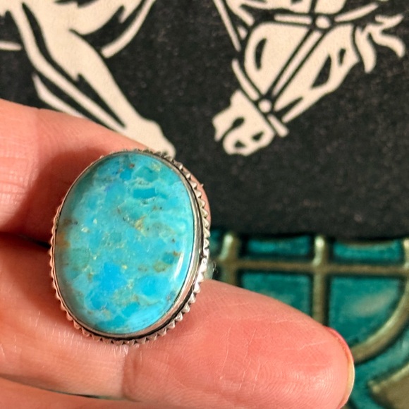Kingman- the King of Turquoise.
Gorgeous Blues Ring
7 1/2
.925 Sterling - Picture 3 of 5